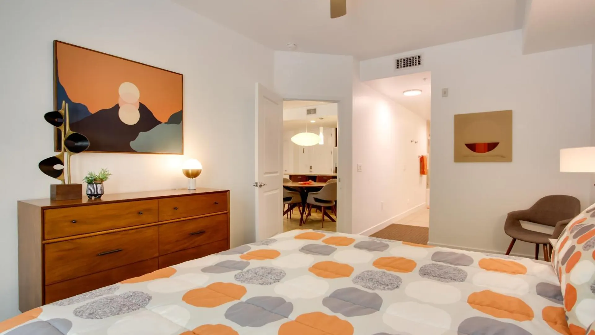 Apartman Mid-Century Modern Phoenix Condo, Walk To High St!