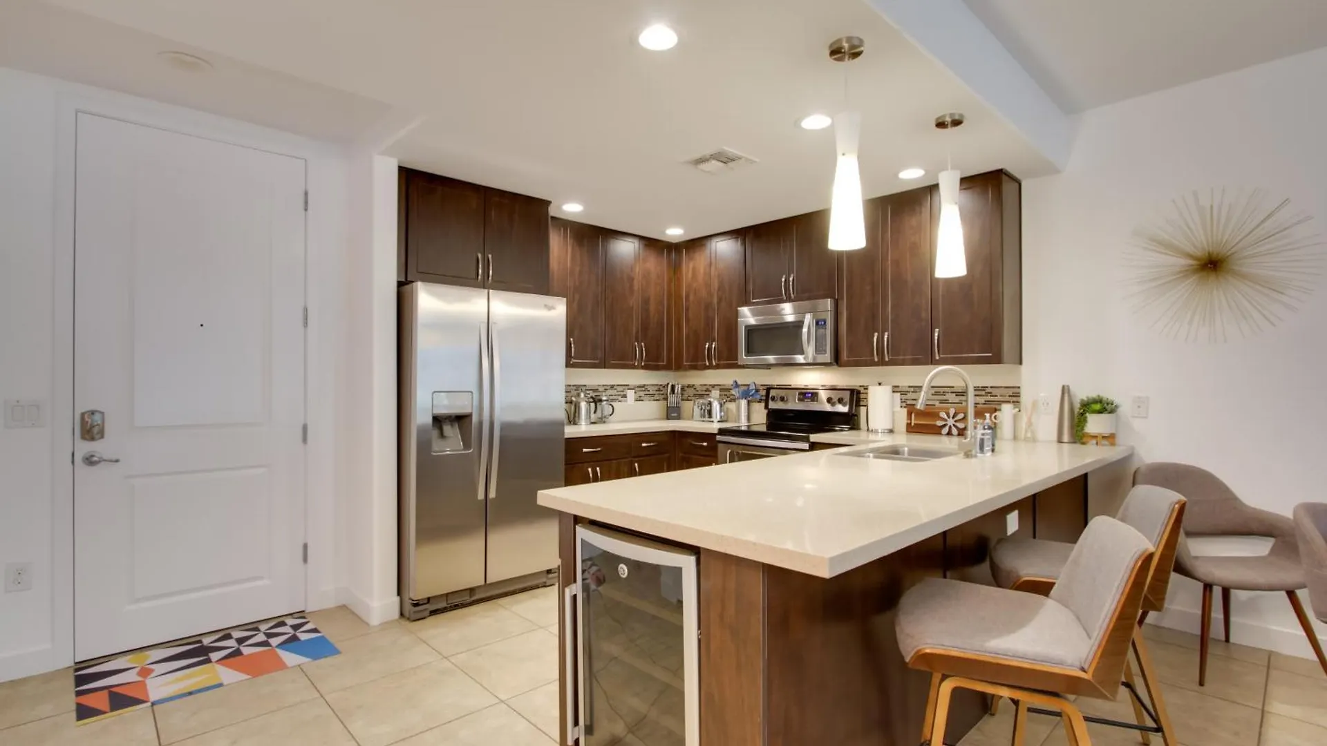 Apartman Mid-Century Modern Phoenix Condo, Walk To High St!