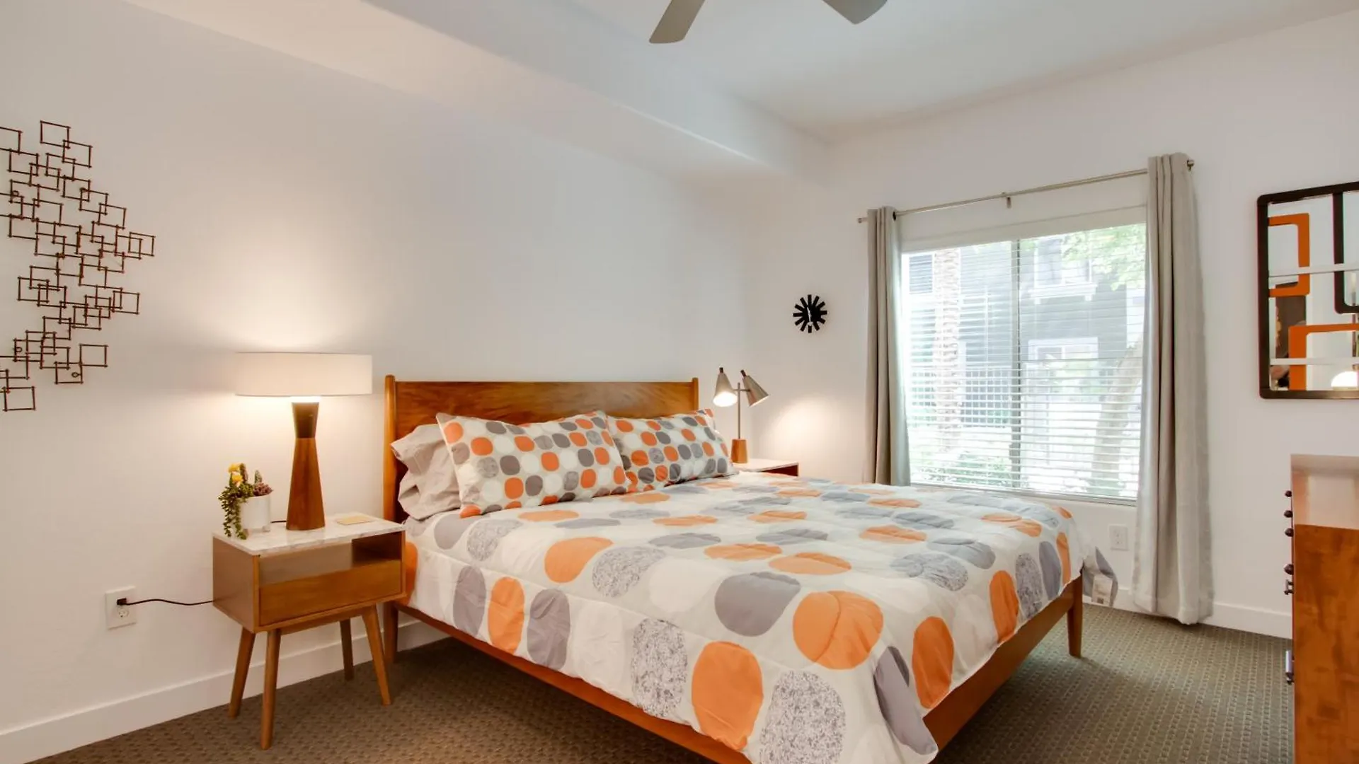 Mid-Century Modern Phoenix Condo, Walk To High St!
